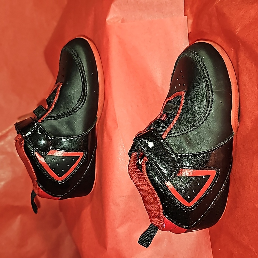 AND1 And1 High Top Size 5 Baby Boys Black/Red Adjustable Strap Shoes